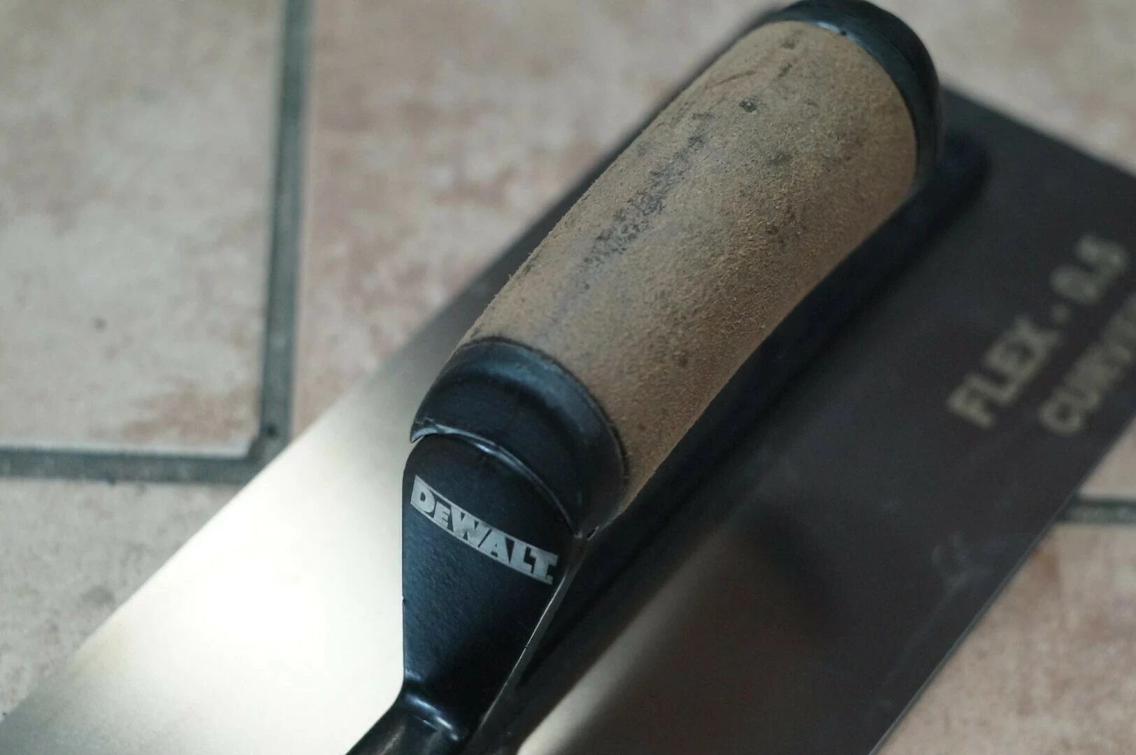 dewalt-flex-curved-05mm-14-skora-blichowka-paca-stan-11323-238058