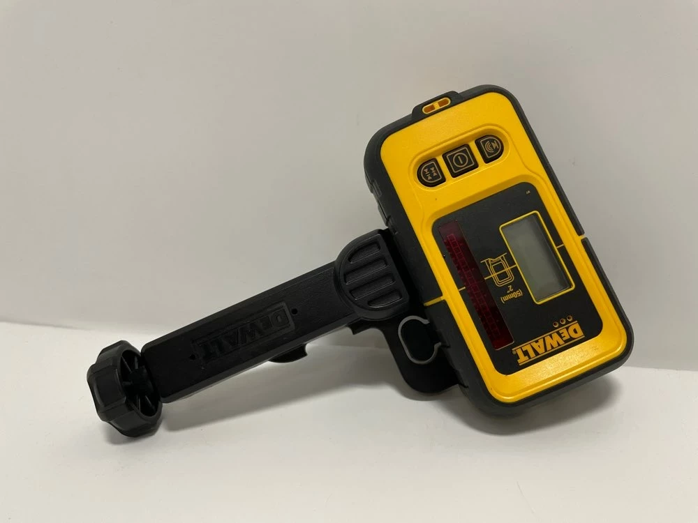 detektor-dewalt-de0892-uchwyt-kosciuszki-62a-zgorzelec
