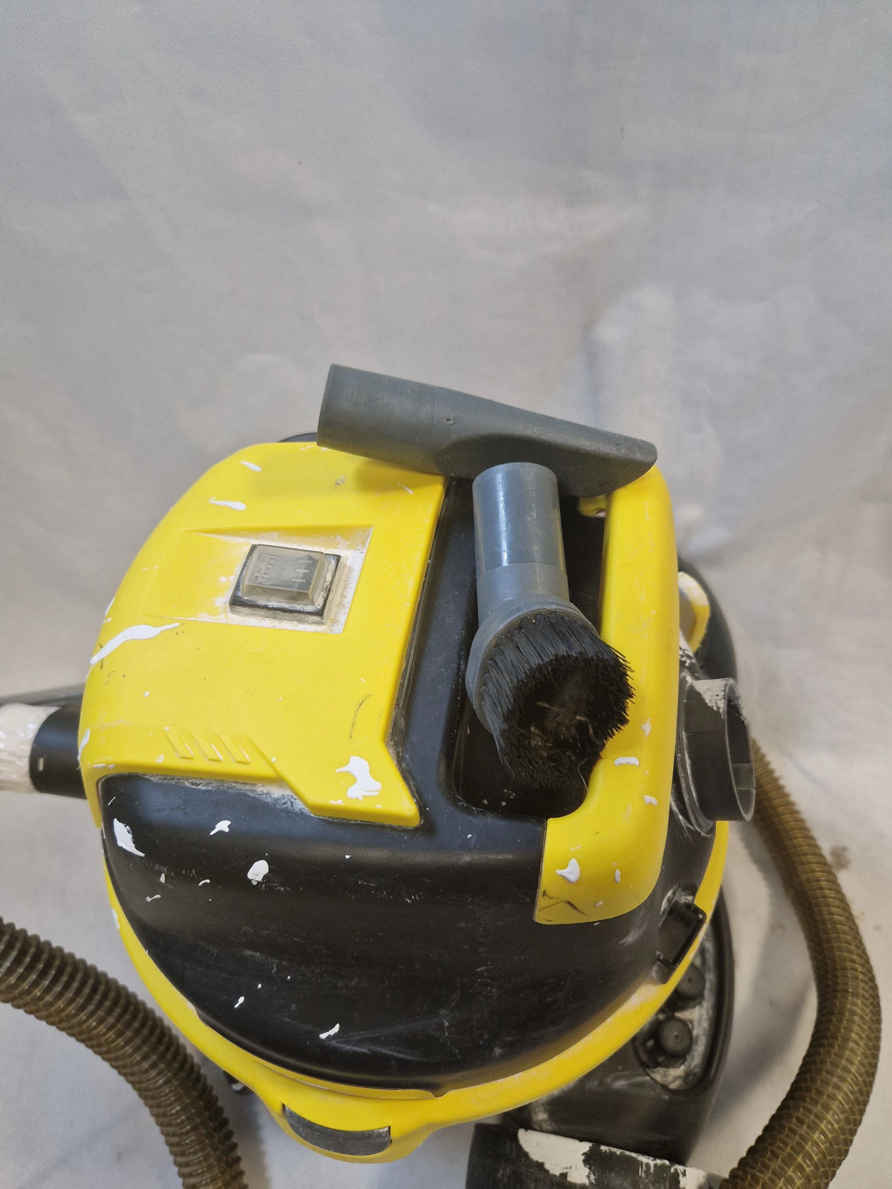 odkurzacz-przemyslowy-stanley-sxvc20pe-1200w-seria-sxvc20pe