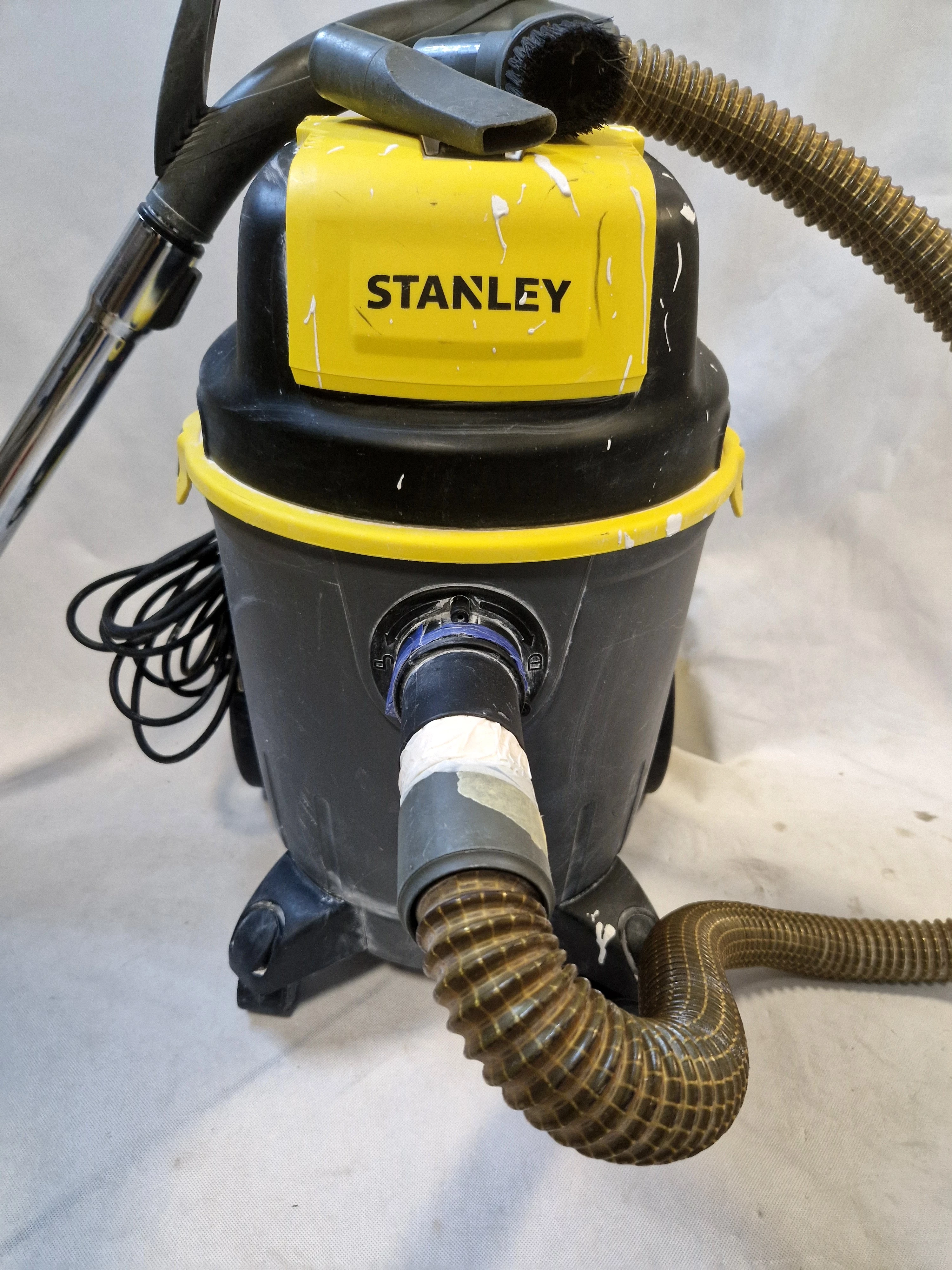 odkurzacz-przemyslowy-stanley-sxvc20pe-1200w-stan-uzywany