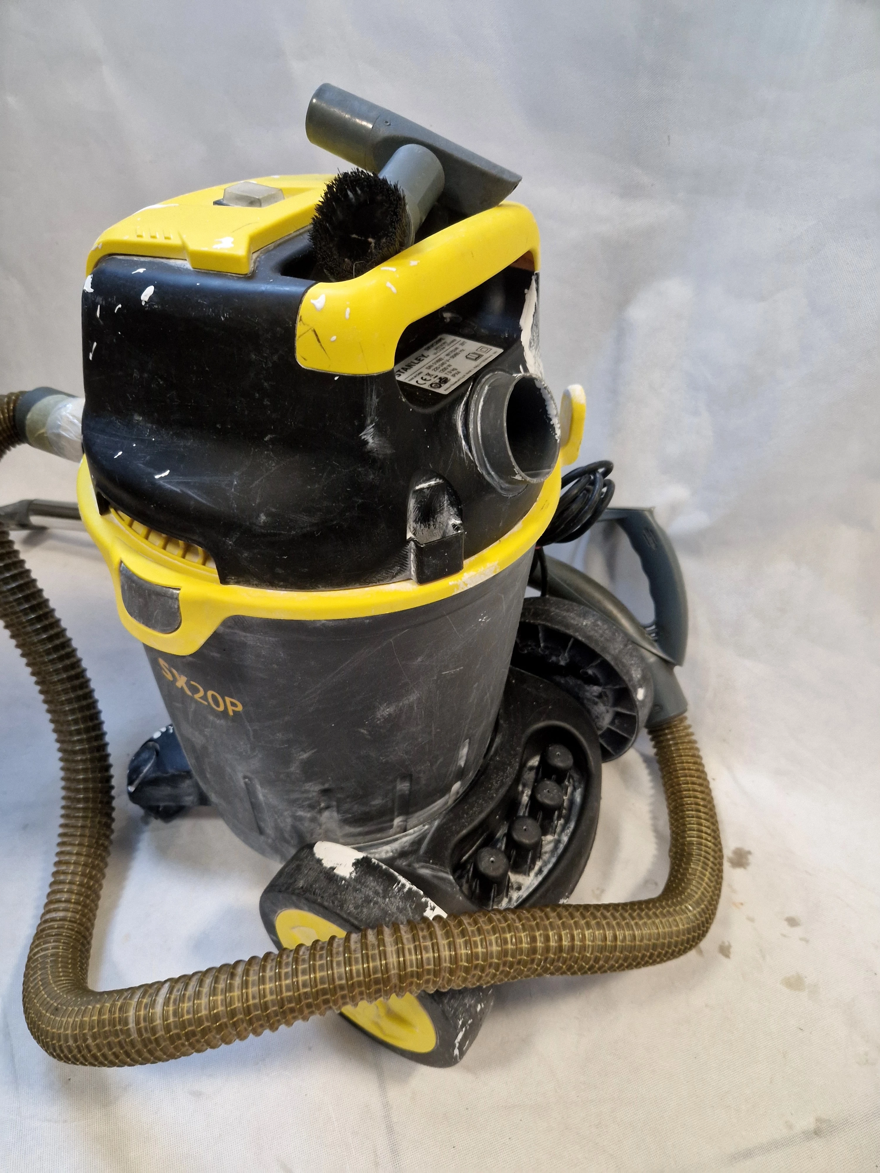 odkurzacz-przemyslowy-stanley-sxvc20pe-1200w-maksymalna-moc-1200