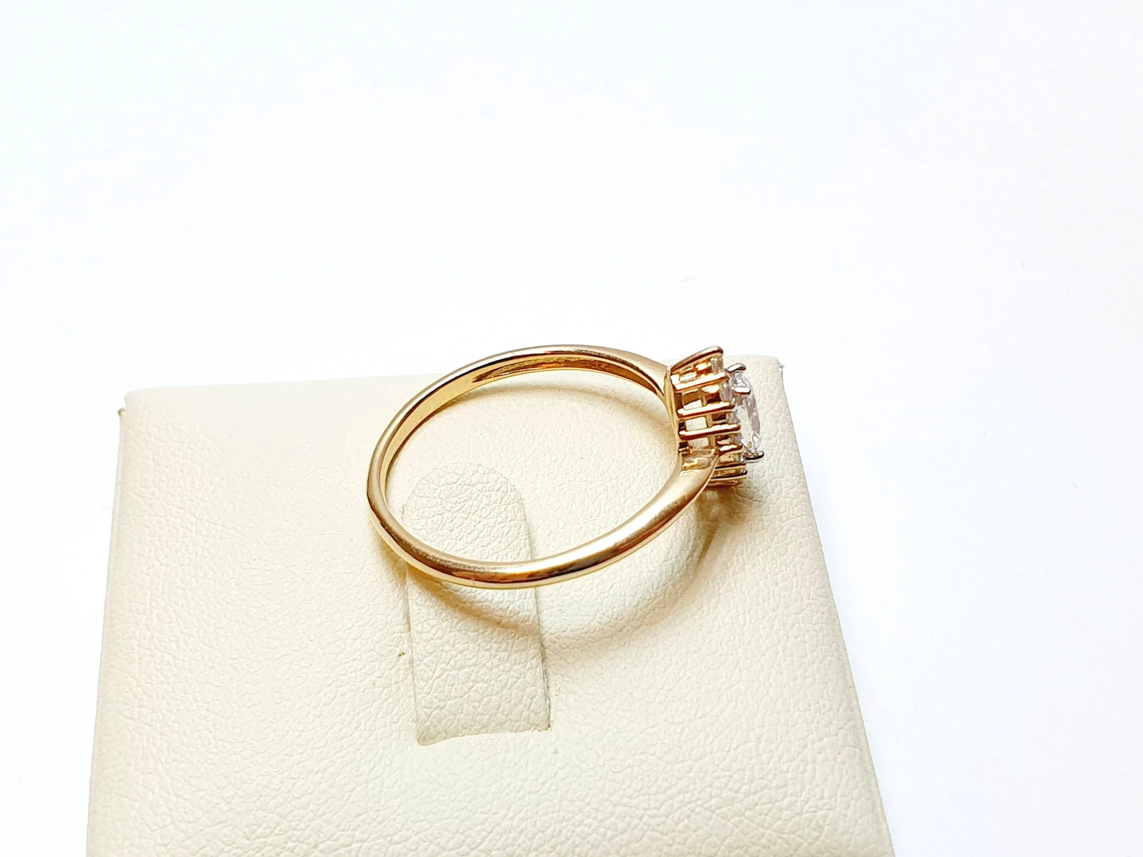 piekny-zloty-pierscionek-375-221g-r20-material-zloto