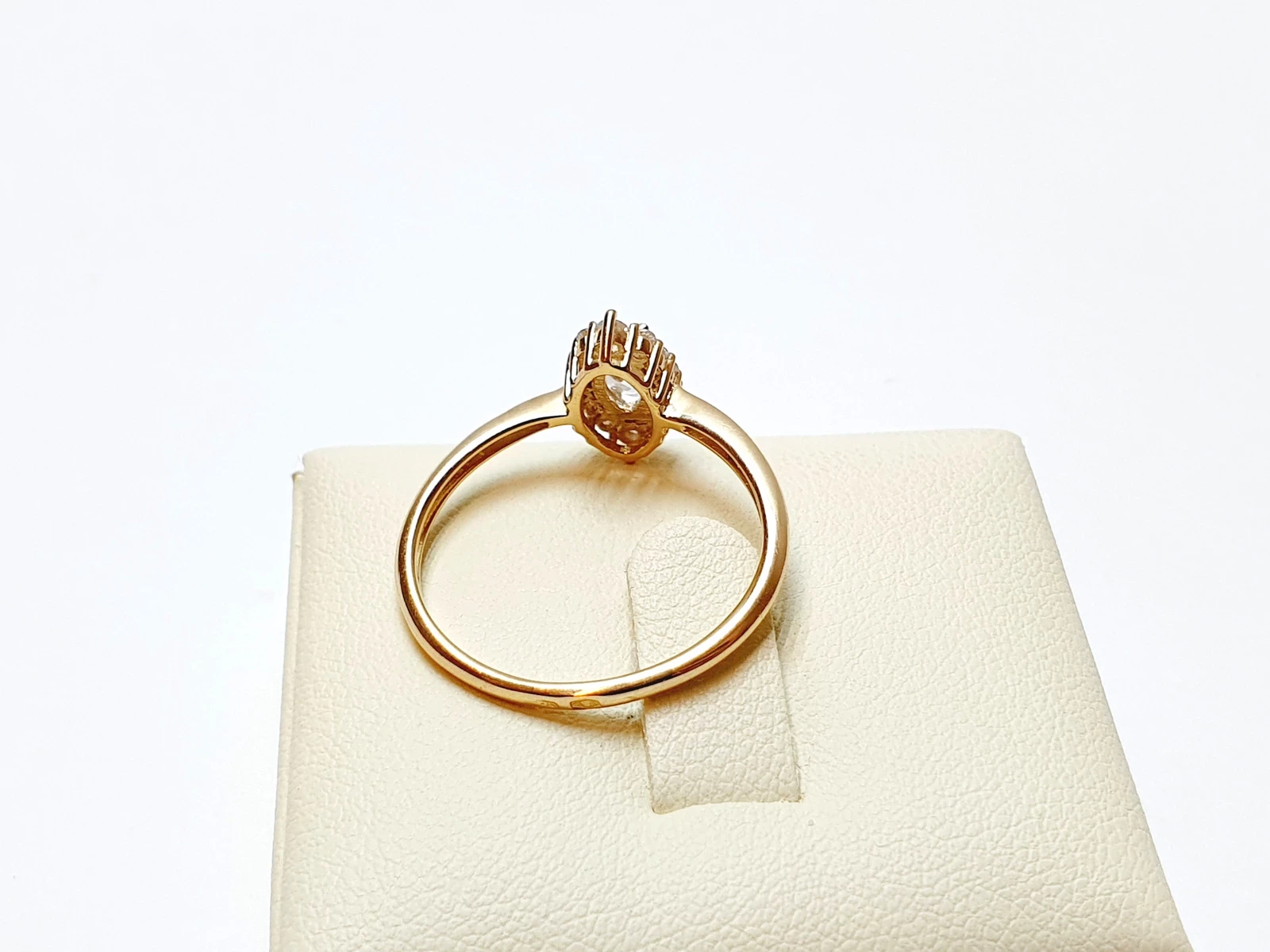 piekny-zloty-pierscionek-375-221g-r20-kamien-cyrkonia