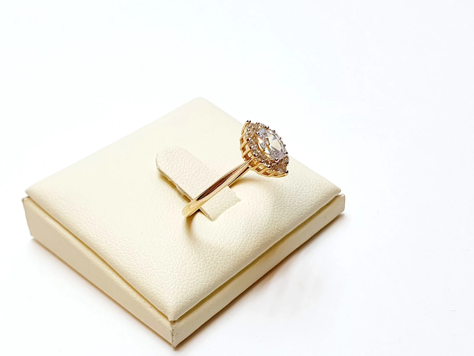 piekny-zloty-pierscionek-375-221g-r20-marka-inna-marka