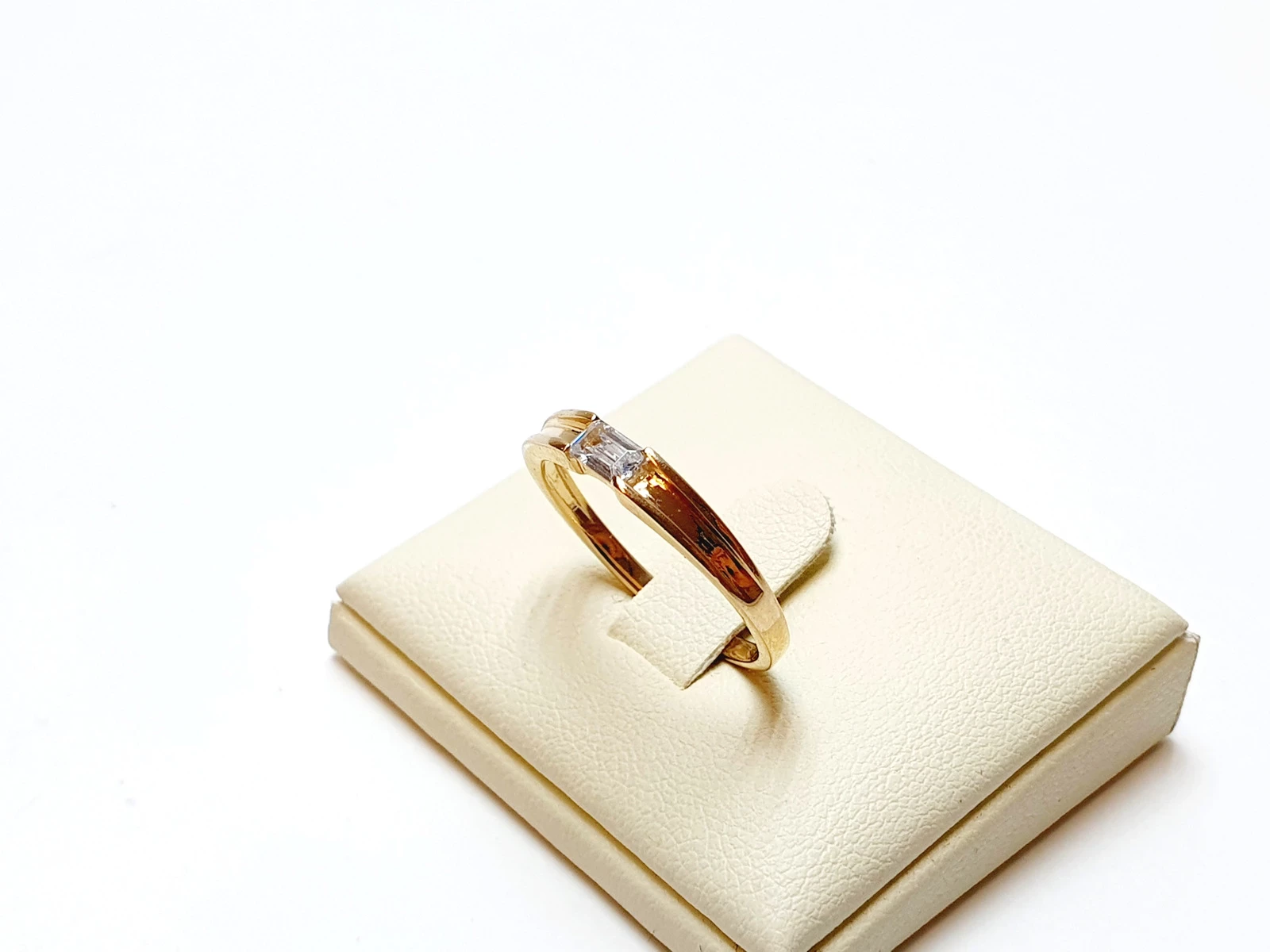 przepiekny-zloty-pierscionek-375-242g-r18-kosciuszki-34-trzcianka