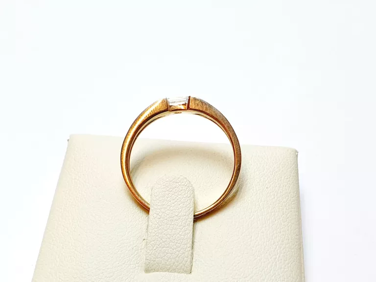 przepiekny-zloty-pierscionek-375-242g-r18-rodzaj-wyrob-jubilerski