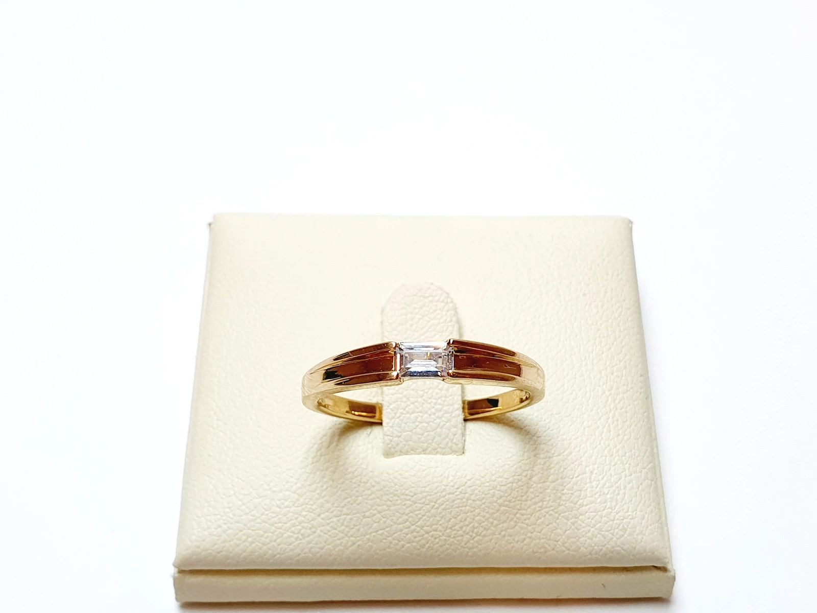 przepiekny-zloty-pierscionek-375-242g-r18-stan-uzywany