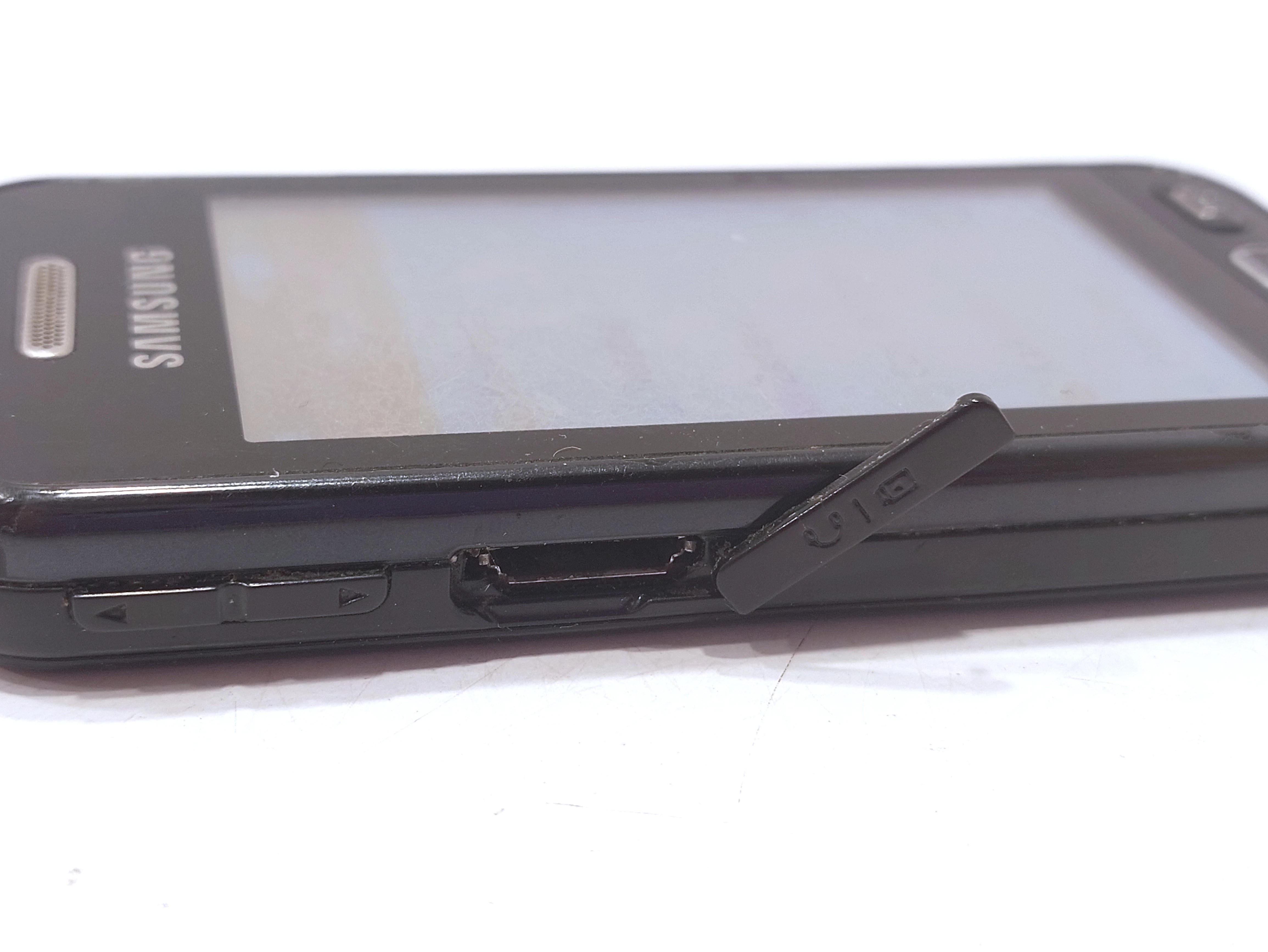 telefon-samsung-gt-s5230-brak-ladowarki-przekatna-ekranu-3