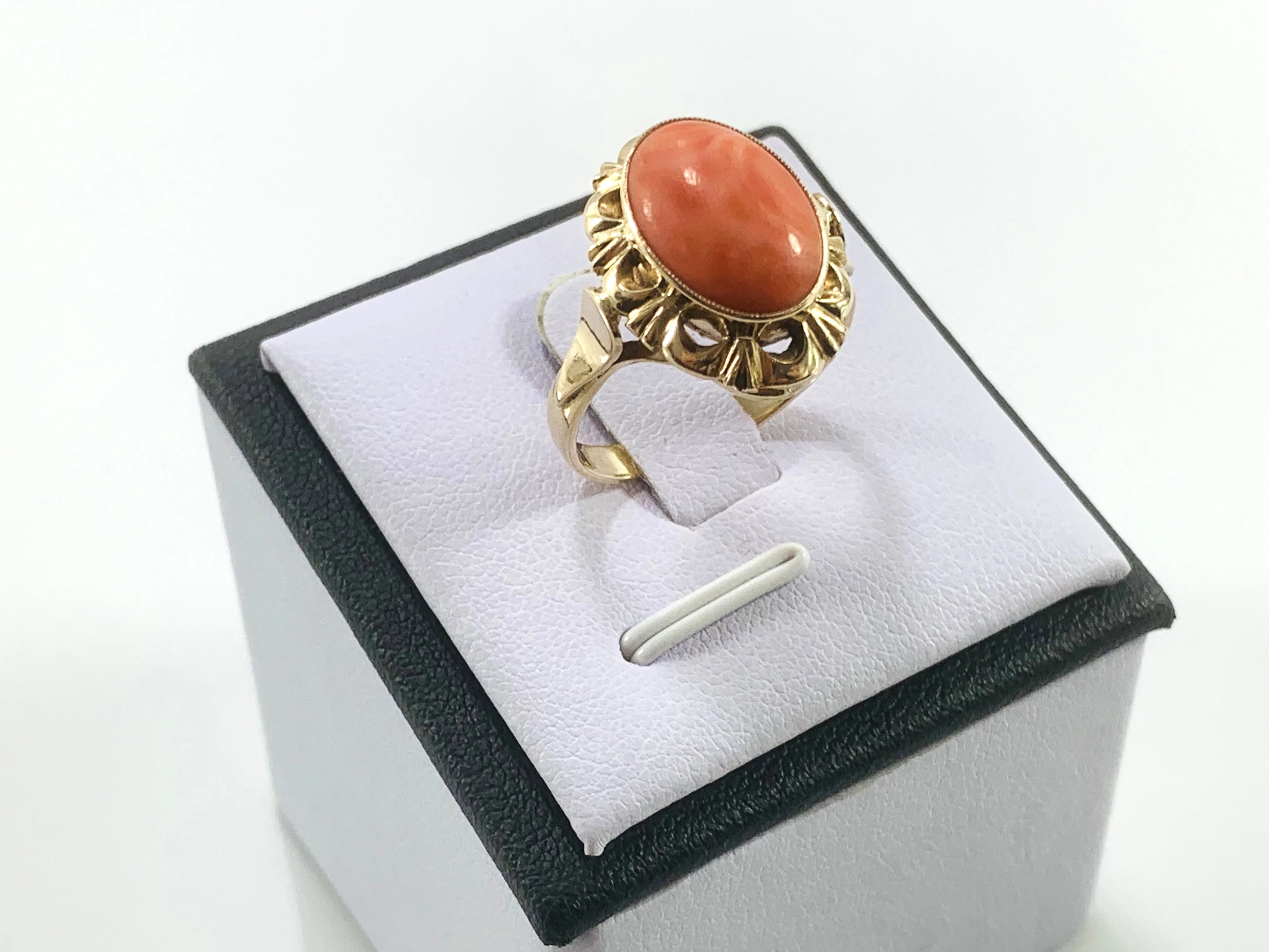 zloty-pierscionek-z-koralem-585-542g-r21-stan-uzywany