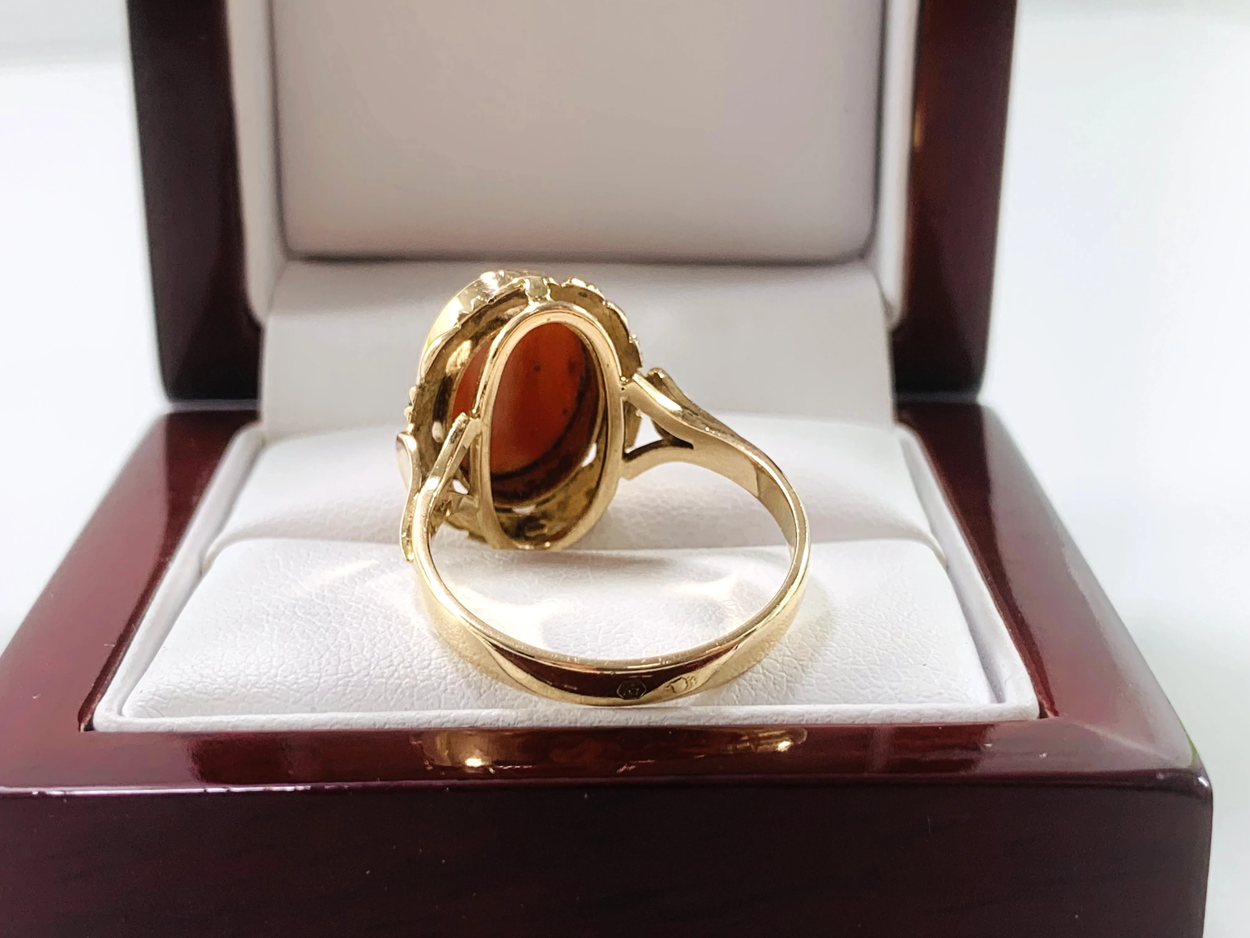 zloty-pierscionek-z-koralem-585-542g-r21-marka-inna-marka