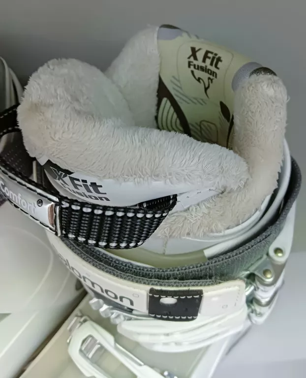 BUTY NARCIARSKIE SALOMON DIVINE 55 24 CM R. 37.5