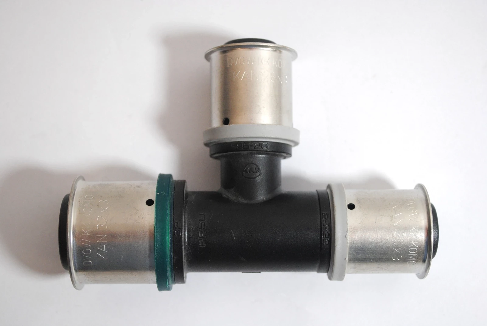 trojnik-z-pierscieniem-zaprasowywanym-32x26x26-dworcowa-28-zielona-gora