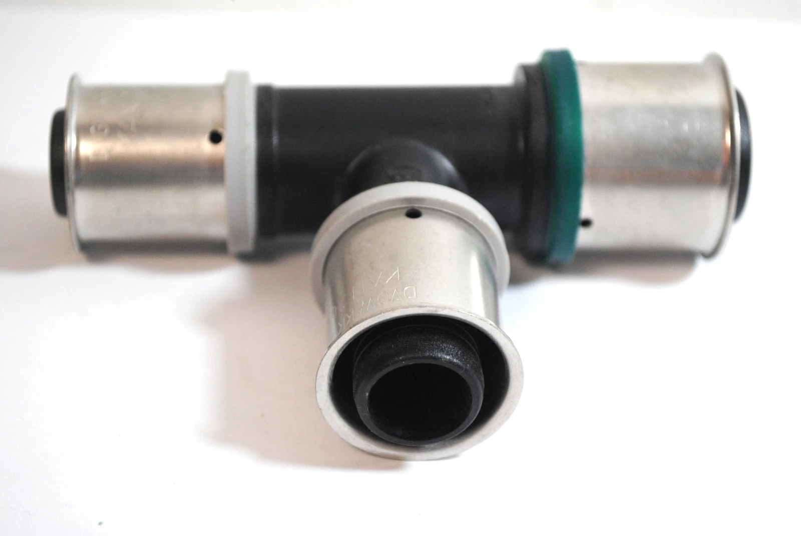 trojnik-z-pierscieniem-zaprasowywanym-32x26x26-kod-producenta-p830016012