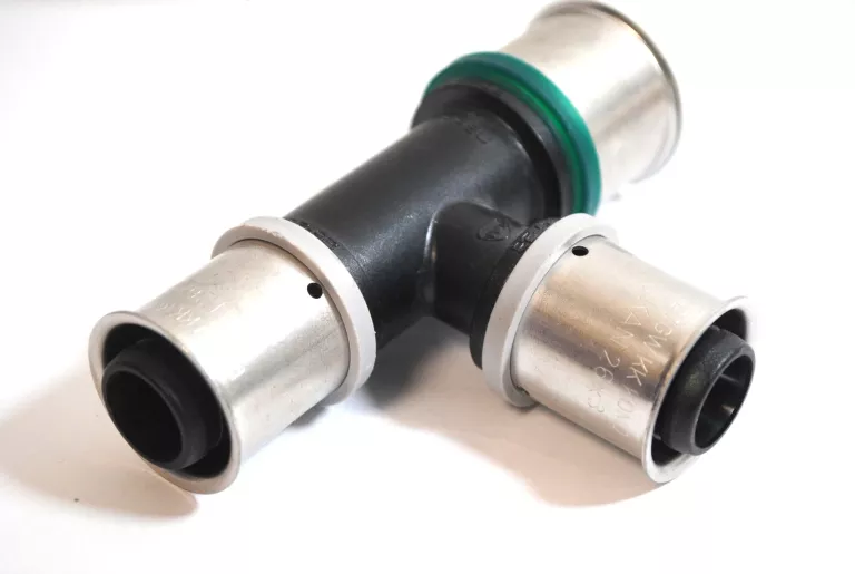 trojnik-z-pierscieniem-zaprasowywanym-32x26x26-marka-248811-1646855