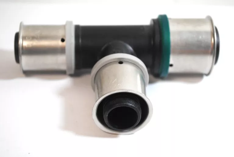 trojnik-z-pierscieniem-zaprasowywanym-32x26x26-kod-producenta-p830016012