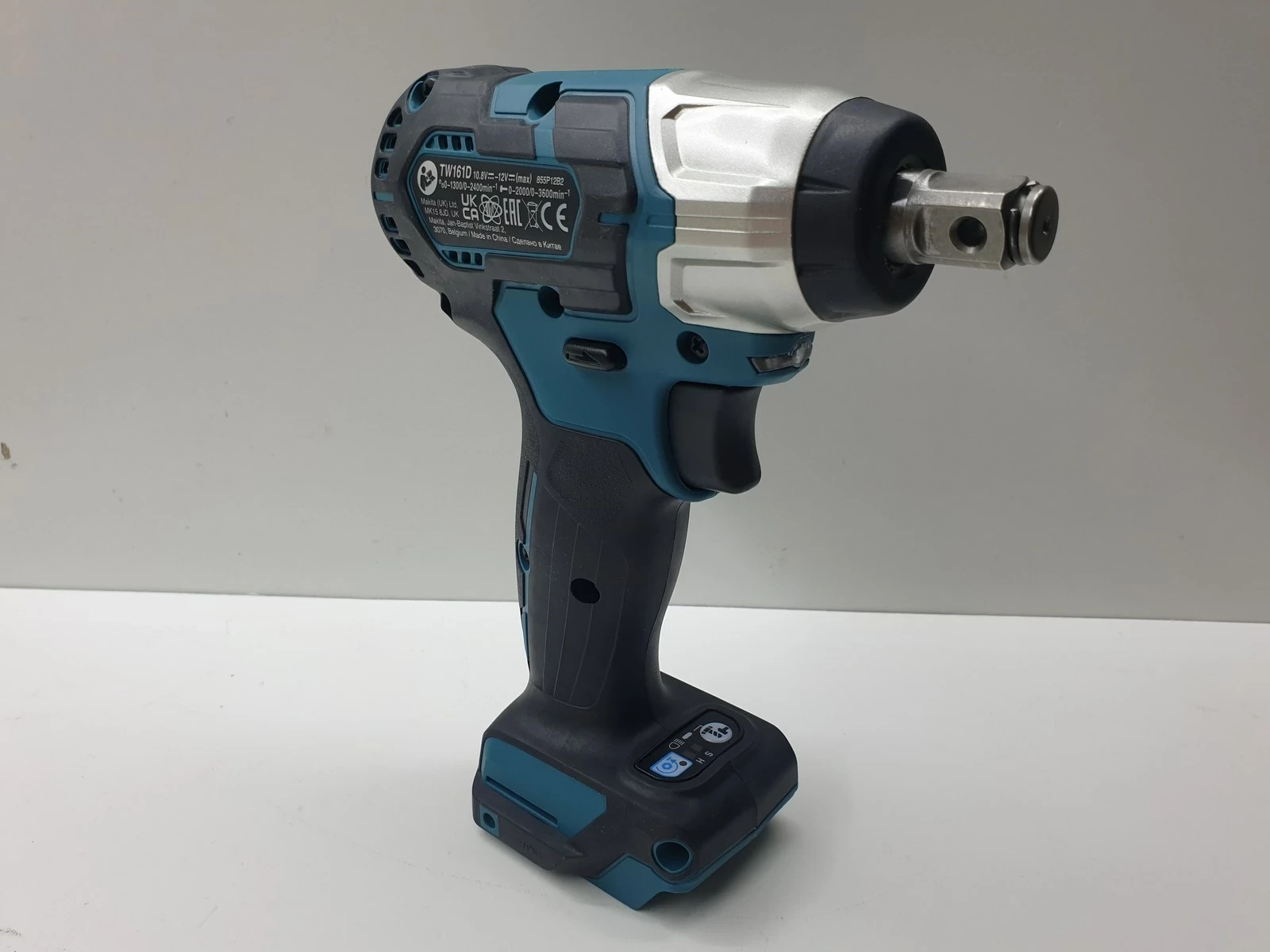 akumulatorowy-klucz-udarowy-makita-tw161dz-zasilanie-akumulatorowe