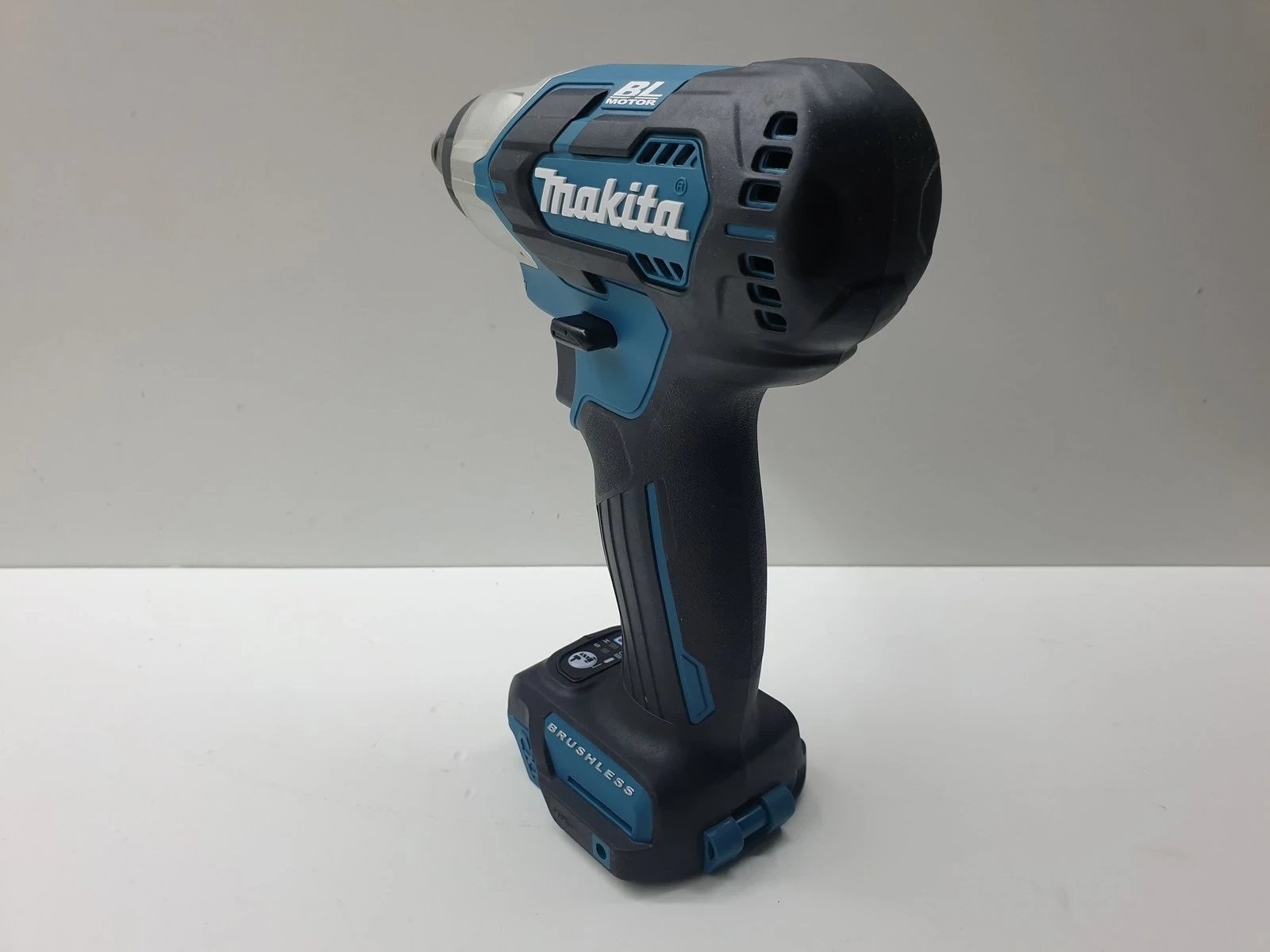 akumulatorowy-klucz-udarowy-makita-tw161dz-kod-producenta-34234234