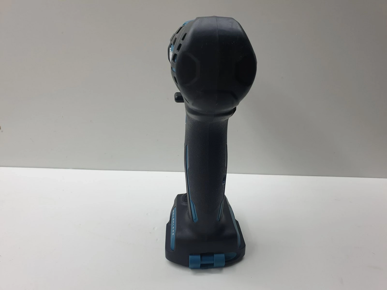 akumulatorowy-klucz-udarowy-makita-tw161dz-maksymalna-srednica-srub-inny-rozmiar