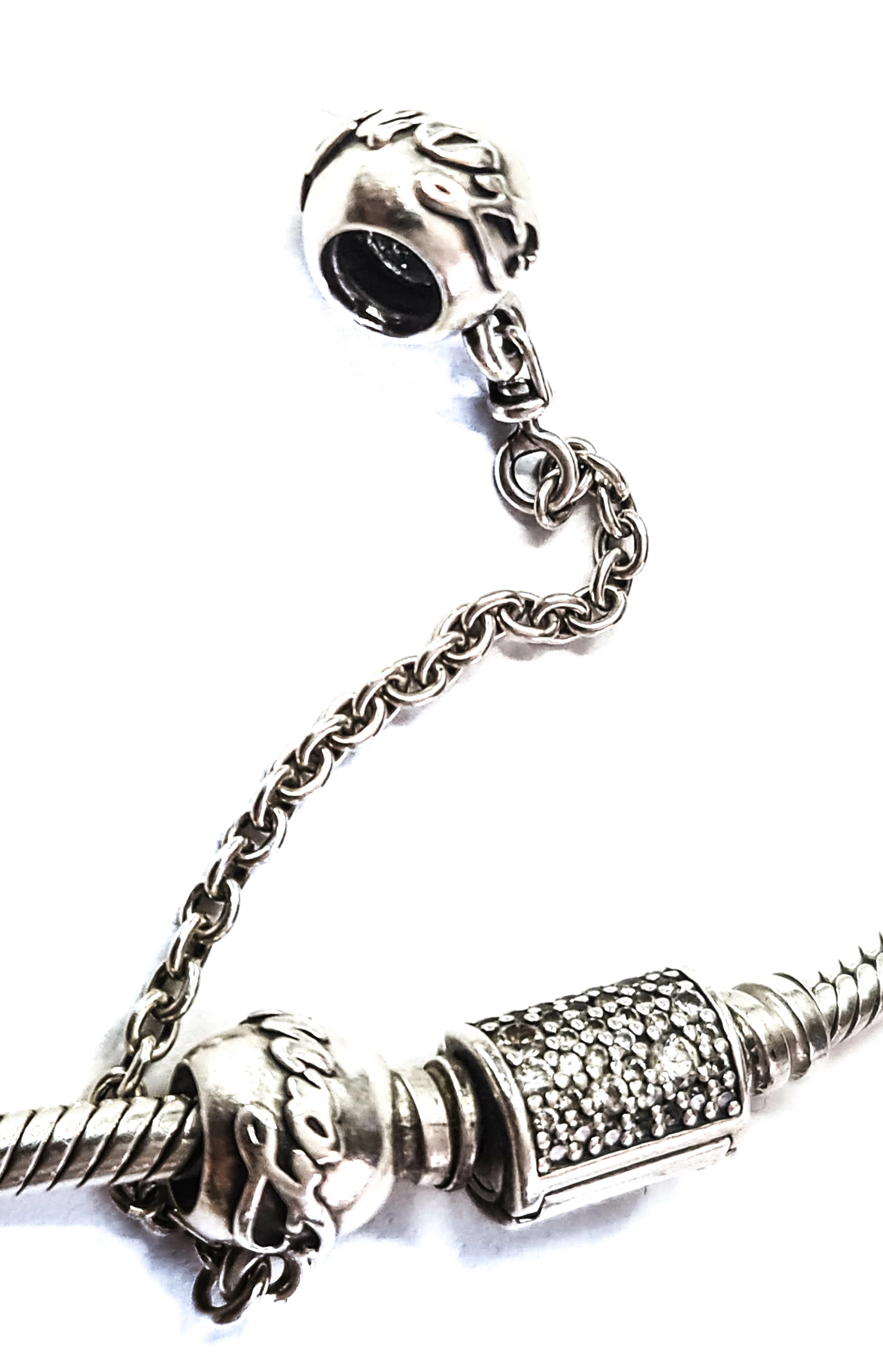 bransoleta-pandora-10-charmsow-material-15835-4