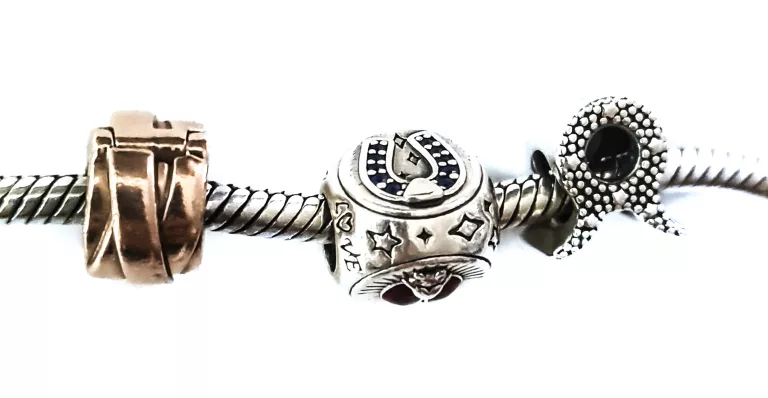 bransoleta-pandora-10-charmsow-cechy-206618-32