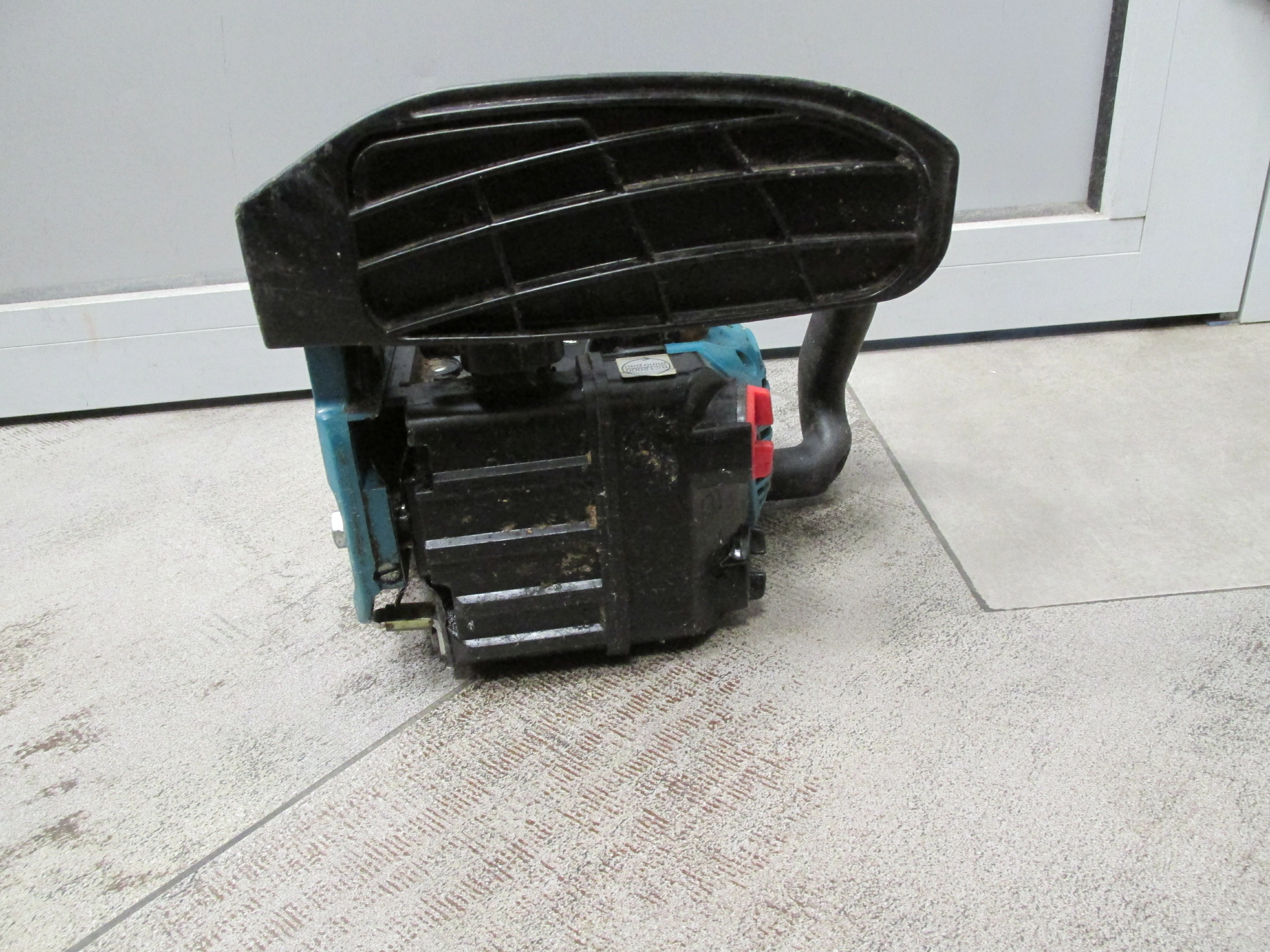 pila-spalinowa-makita-ea3110t-2020-rok-14km-kod-producenta-ea3110t