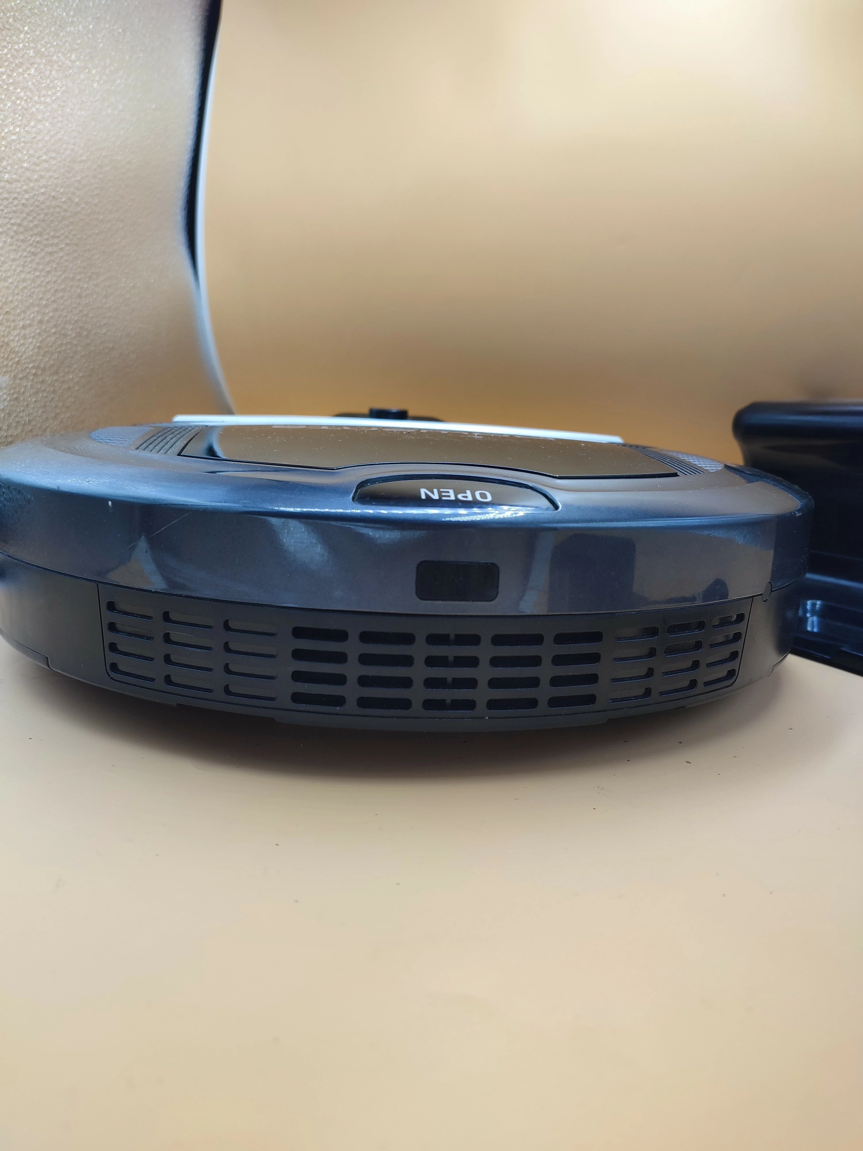 odkurzacz-robot-rowenta-rr7126wh-warto-stan-uzywany