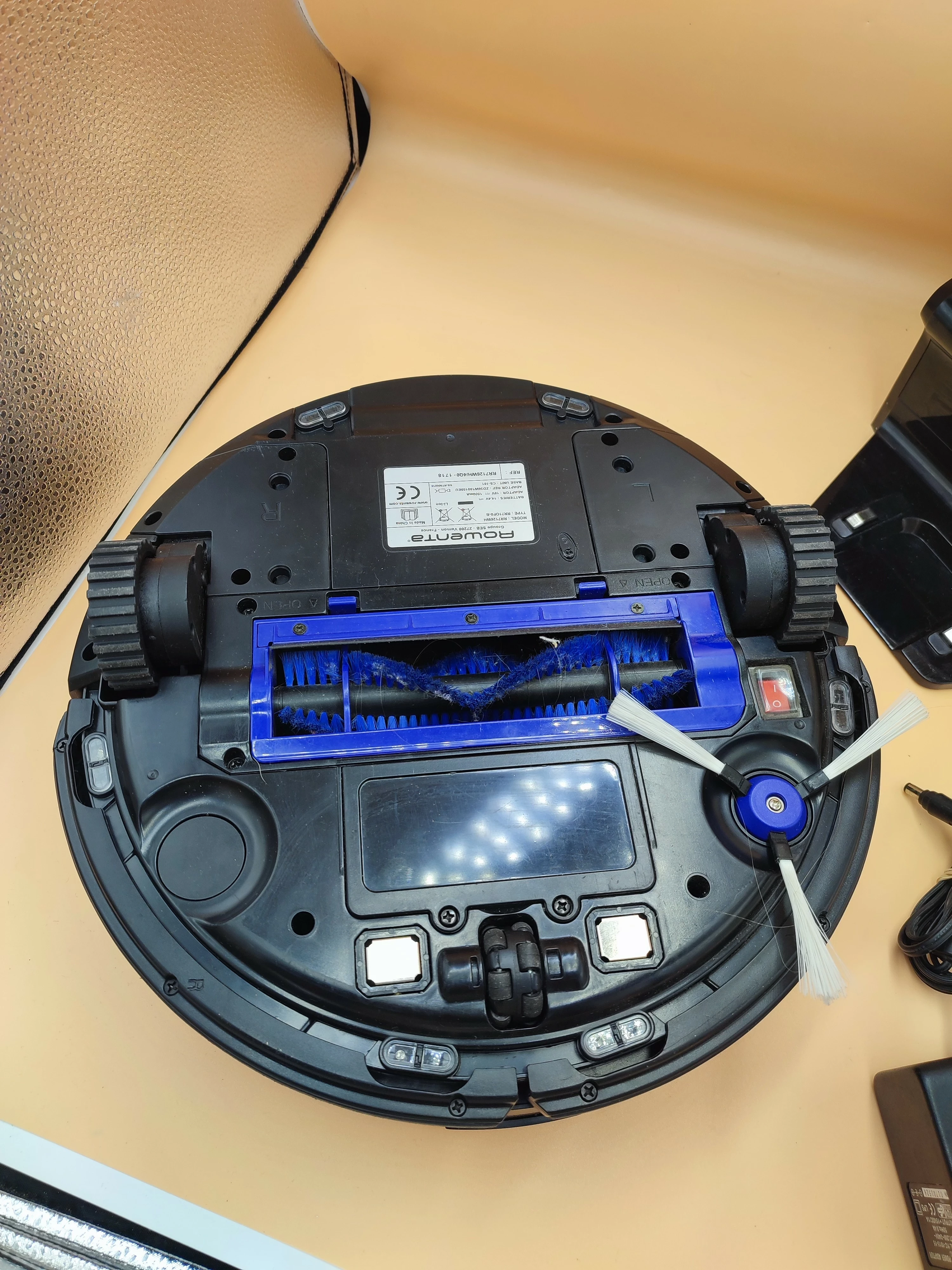 odkurzacz-robot-rowenta-rr7126wh-warto-stan-uzywany