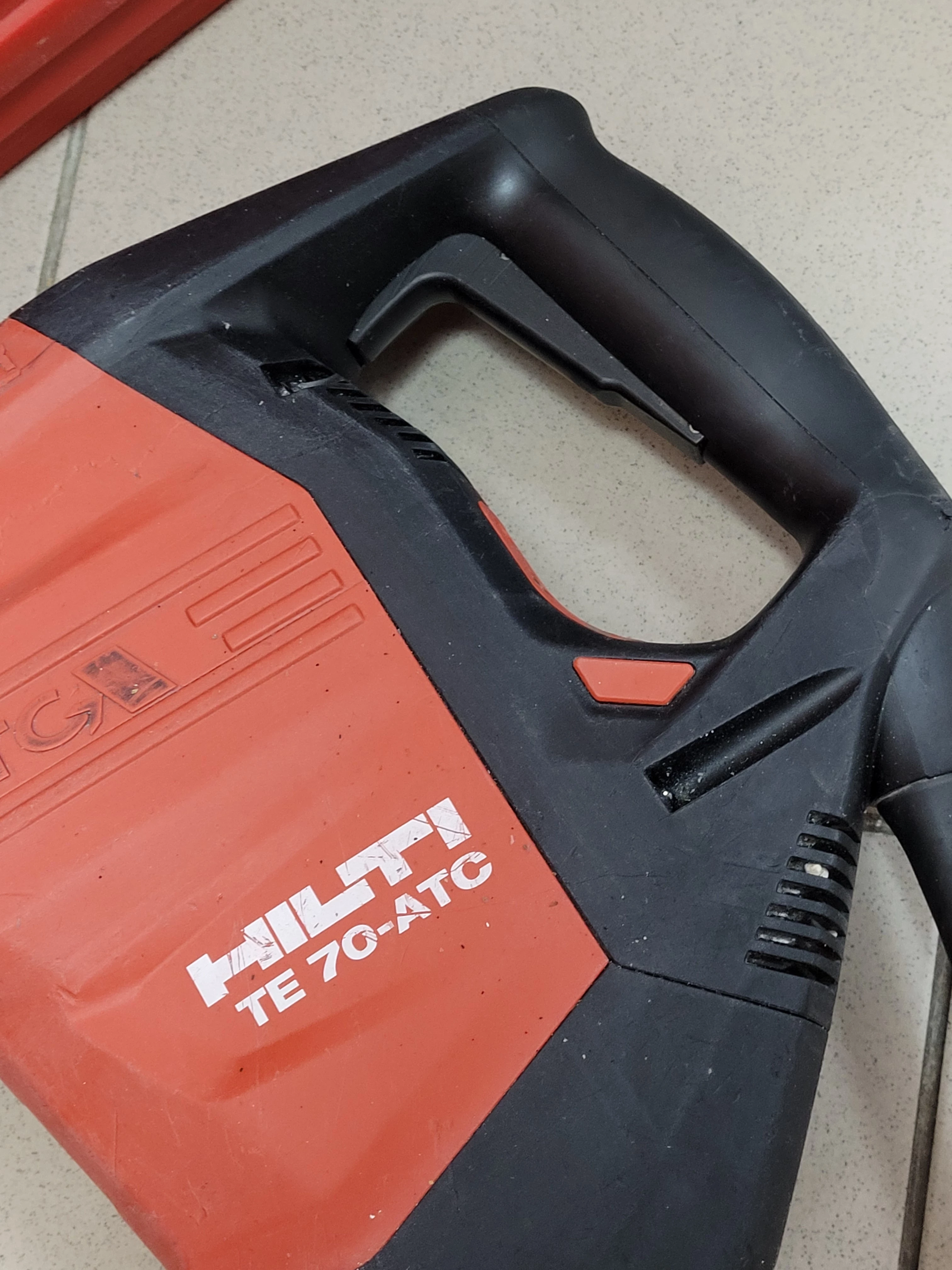 mlot-udarowy-hilti-te-70-atc-walizka-okazja-typ-uchwytu-sds-max
