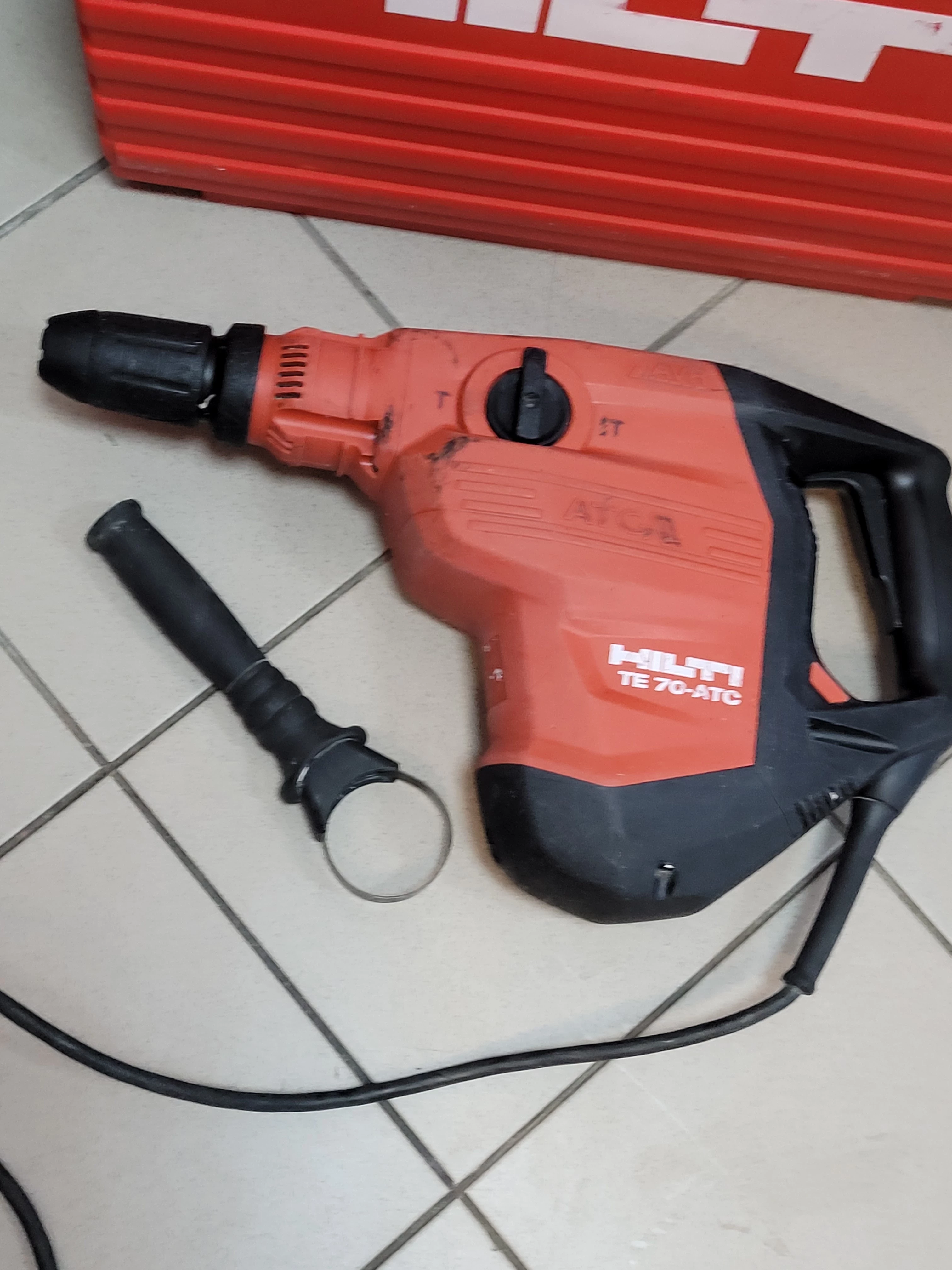 mlot-udarowy-hilti-te-70-atc-walizka-okazja-marka-hilti