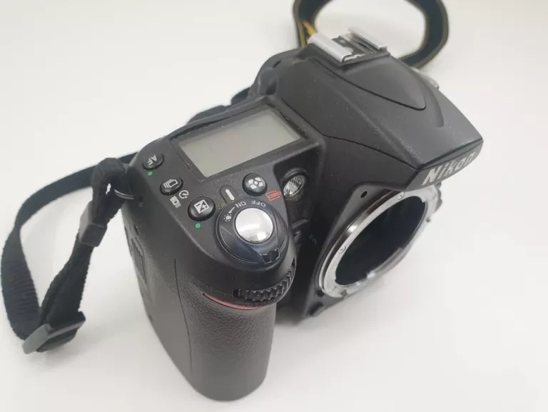 NIKON D90