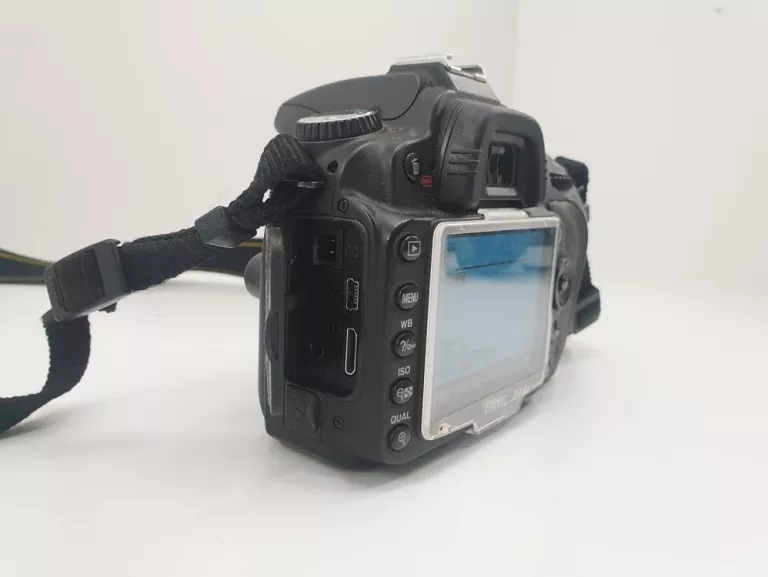 NIKON D90
