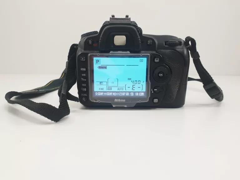 NIKON D90