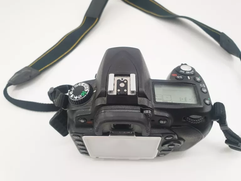 NIKON D90