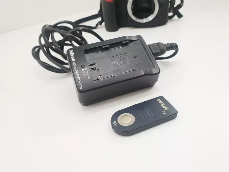 NIKON D90