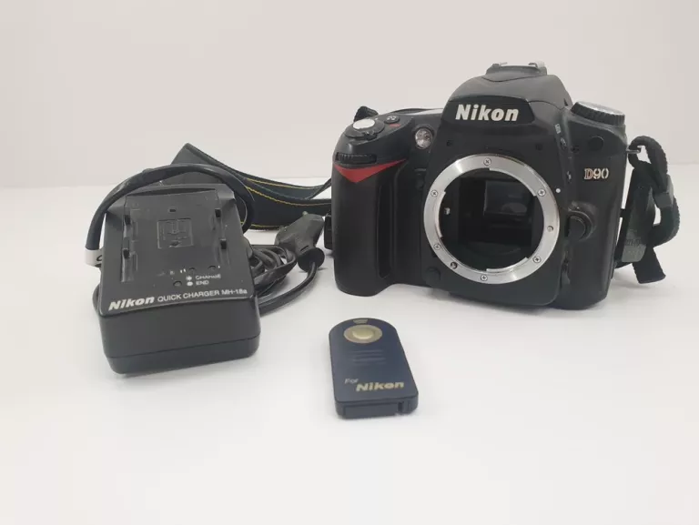 NIKON D90
