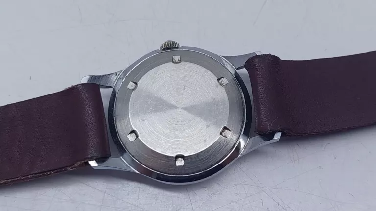 zegarek-kirowski-mechanizm-mechaniczny