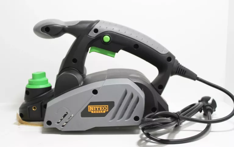 strug-elektryczny-900w-hebel-82-mm-niteo-tools-glebokosc-strugania-82