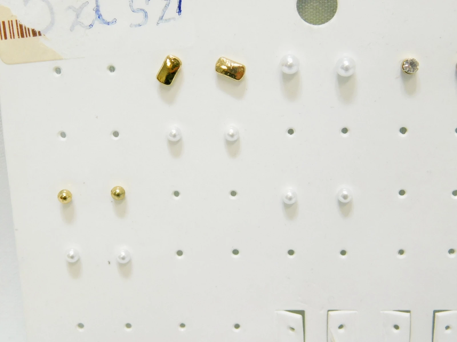 kolczyki-sztyfty-hm-kolor-zloty-i-perlowy-2-rodzaj-klasyczne