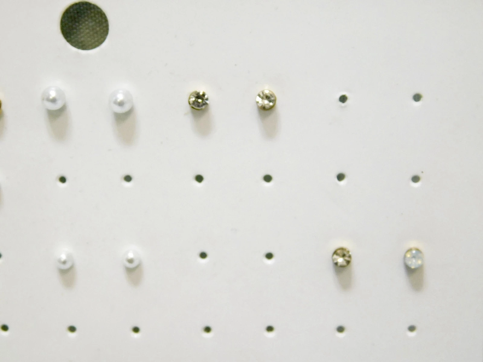 kolczyki-sztyfty-hm-kolor-zloty-i-perlowy-2-rodzaj-bigla-sztyft