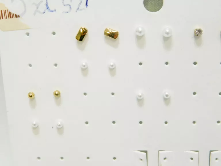 kolczyki-sztyfty-hm-kolor-zloty-i-perlowy-2-rodzaj-klasyczne
