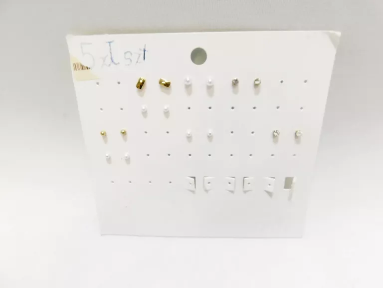 kolczyki-sztyfty-hm-kolor-zloty-i-perlowy-2-zwyciestwa-28-busko-zdroj-palladium