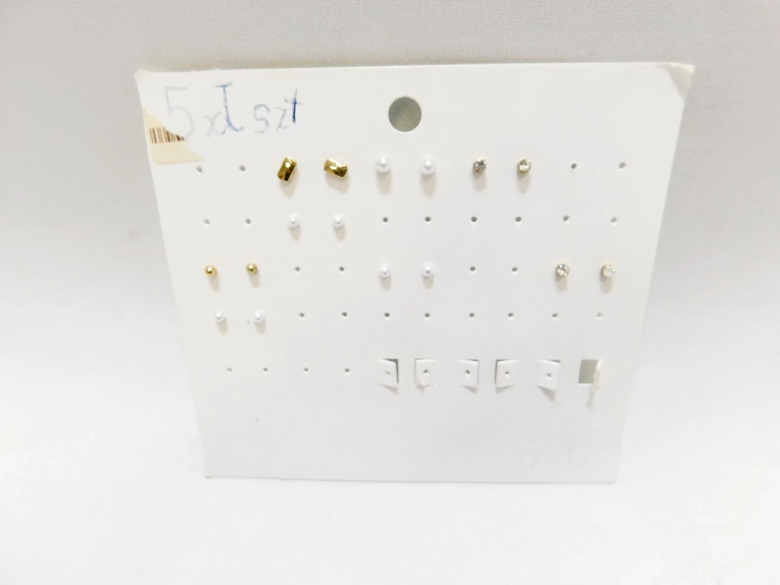 kolczyki-sztyfty-hm-kolor-zloty-i-perlowy-2-zwyciestwa-28-busko-zdroj-palladium