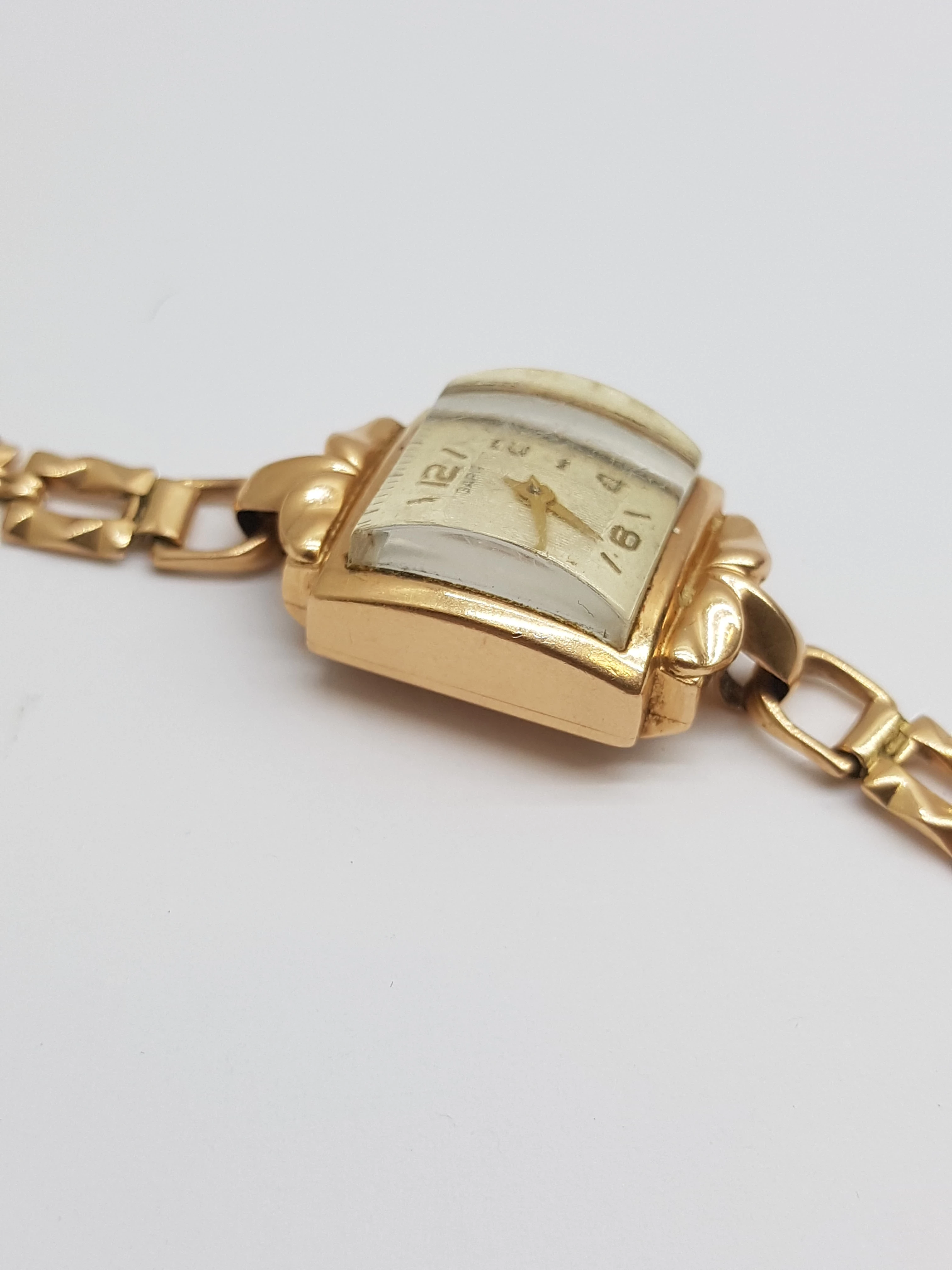 zloty-zegarek-damski-zaria-14k-p585-nakrecany-stan-uzywany