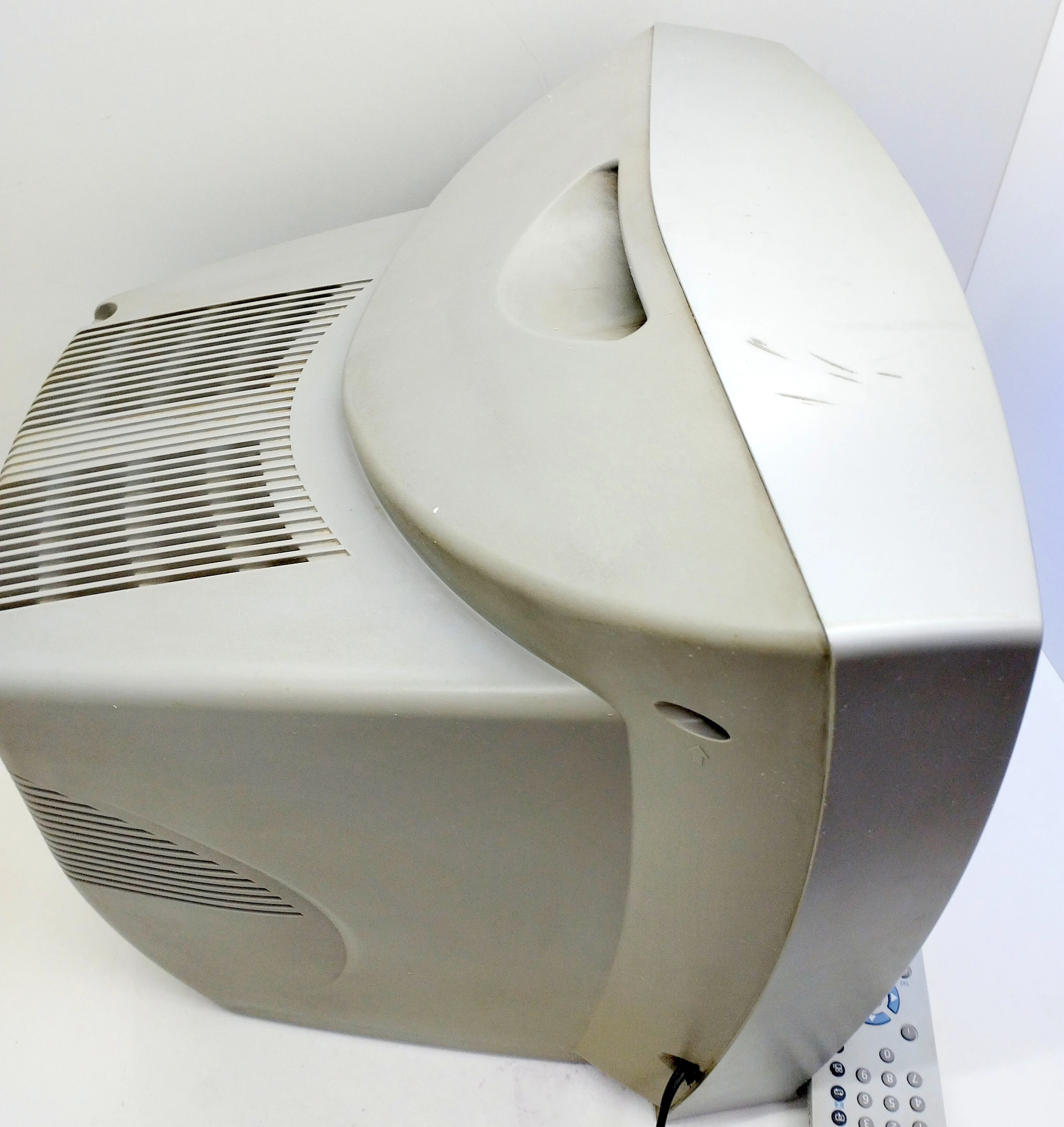 telewizor-grundig-davio-14-pilot-kod-producenta-00