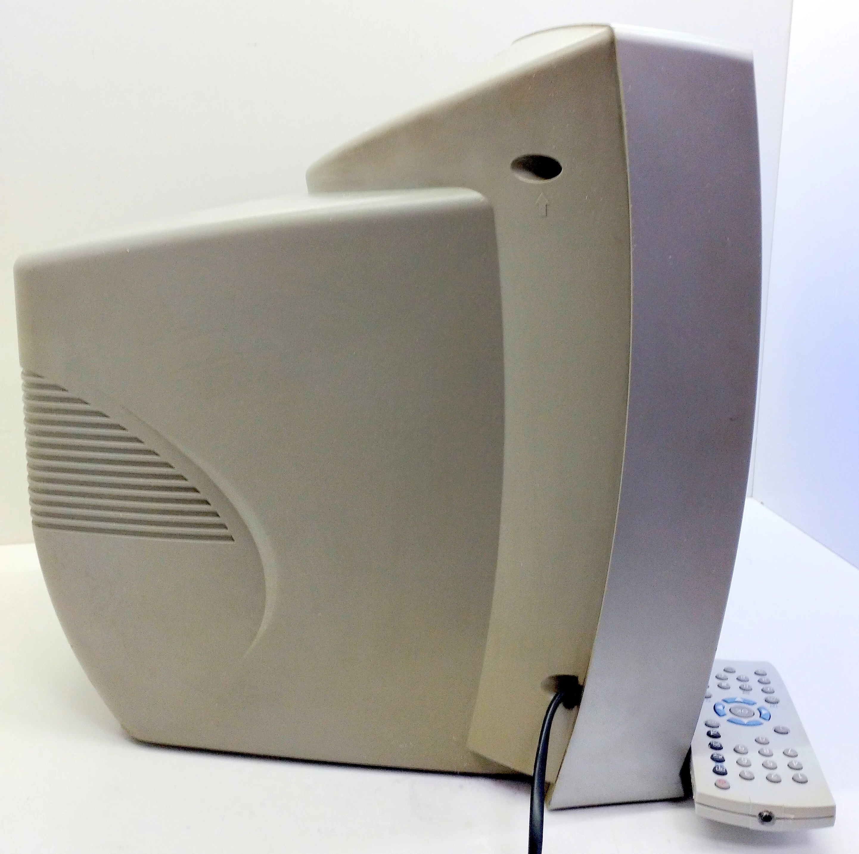 telewizor-grundig-davio-14-pilot-stan-uzywany