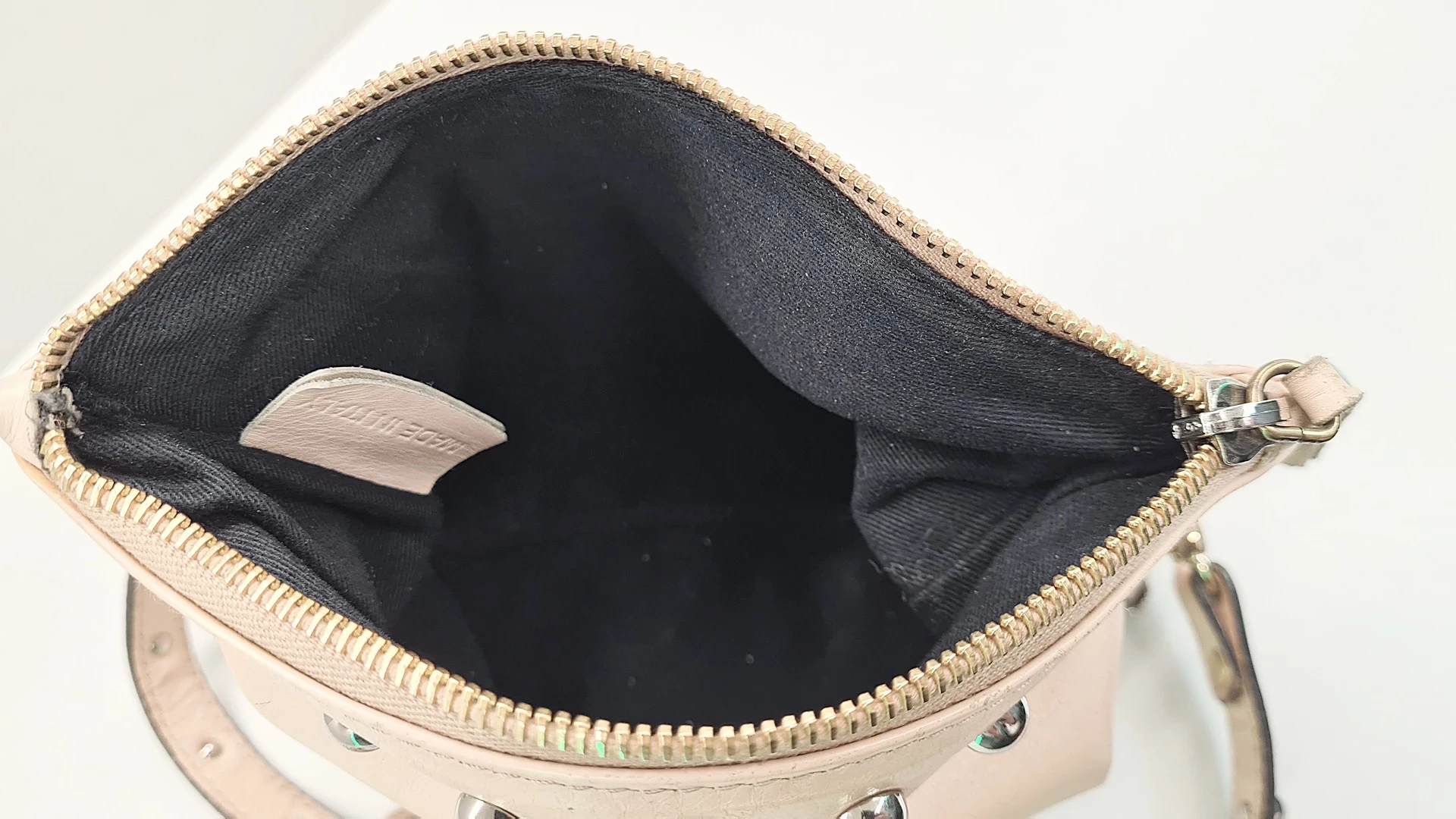 torebka-damska-z-jetami-wloska-ekskluzywna-material-dominujacy-203885-218321