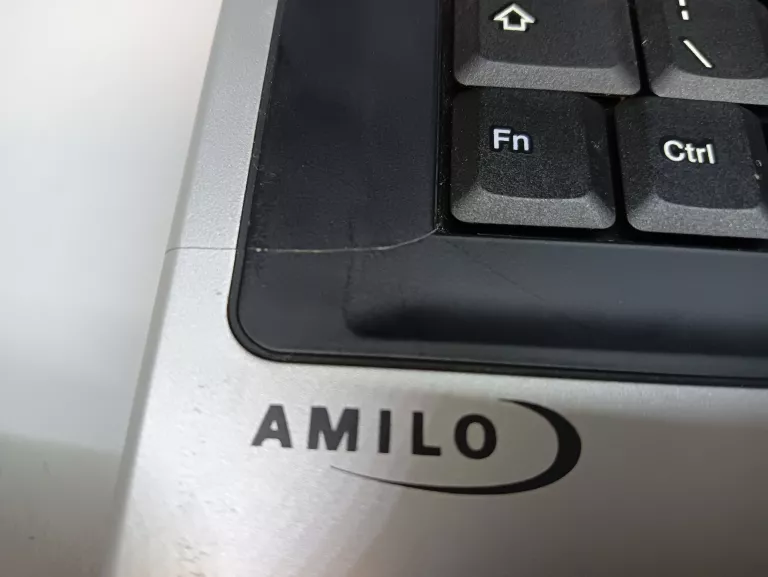 LAPTOP FUJITSU SIEMIENS AMILO A1640 OPIS