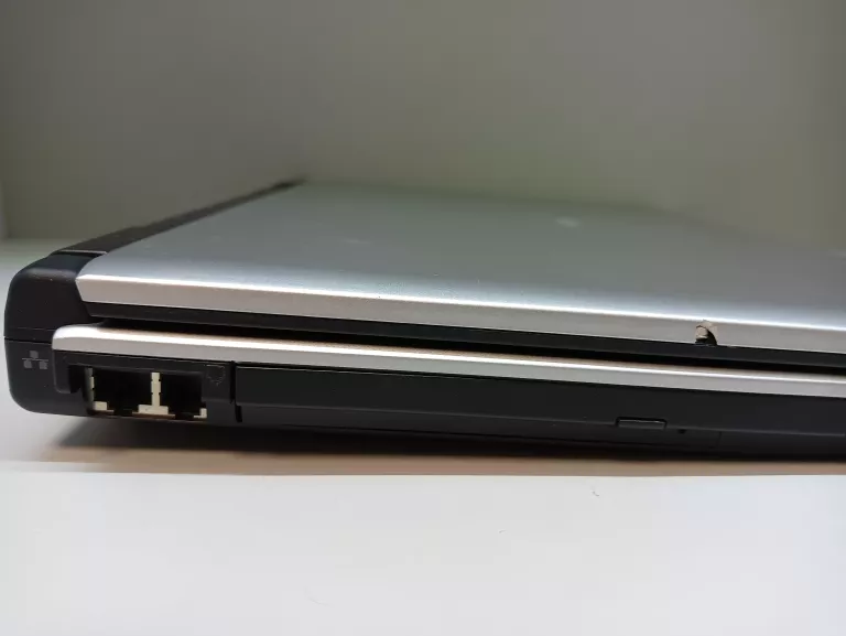 LAPTOP FUJITSU SIEMIENS AMILO A1640 OPIS