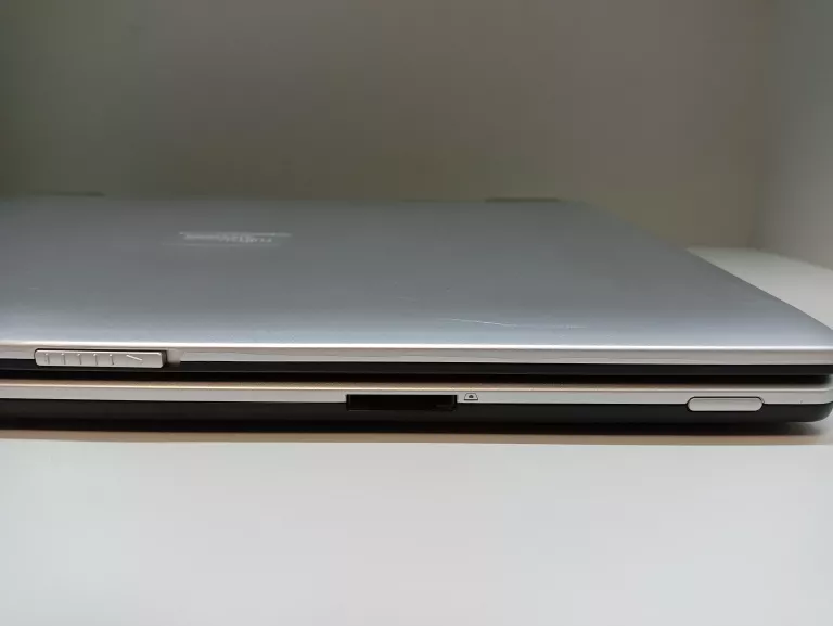 LAPTOP FUJITSU SIEMIENS AMILO A1640 OPIS