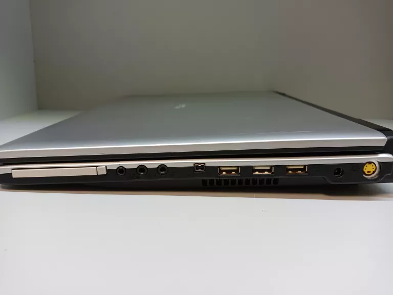 LAPTOP FUJITSU SIEMIENS AMILO A1640 OPIS